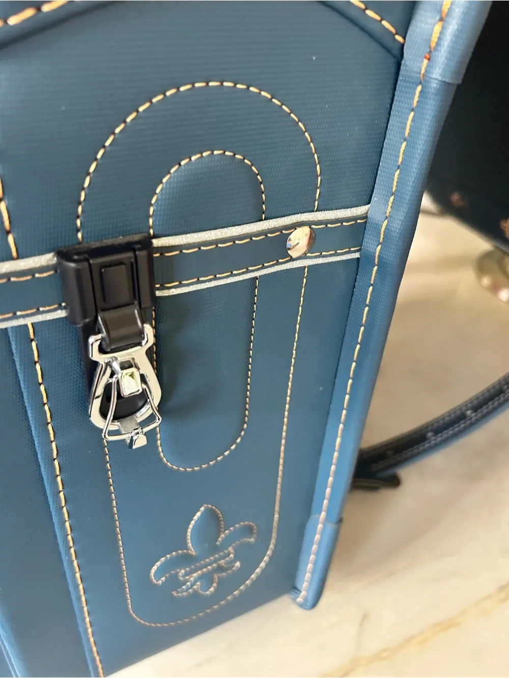 NWOT Classic JapaneseRadoseru Blue Structured Crossbody Bag with Fleur Accent